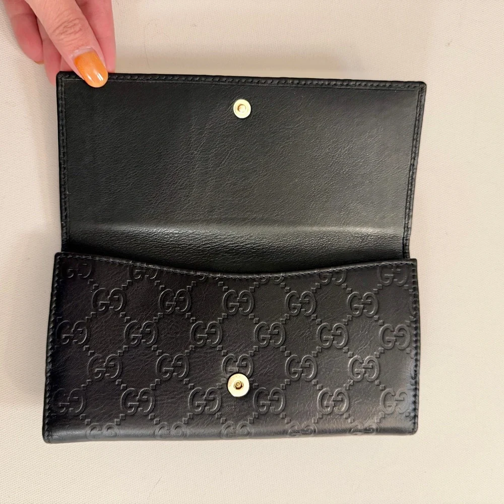 Gucci Logo Black Embossed Leather Long Fold Wallet - Picture 3 of 6